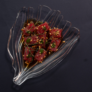 Сашимі тунця з соусом понзу (Японія)