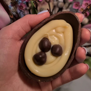 Шоколадне яйце Кіндер джой (з чорного шоколаду)